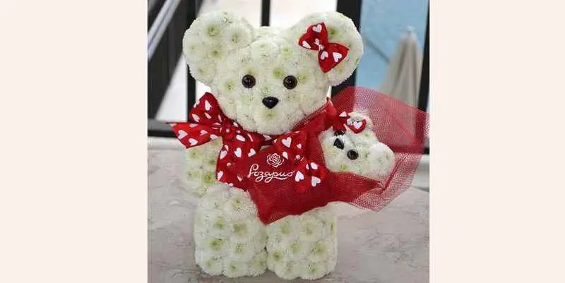 Игрушка из цветов - А вот и я