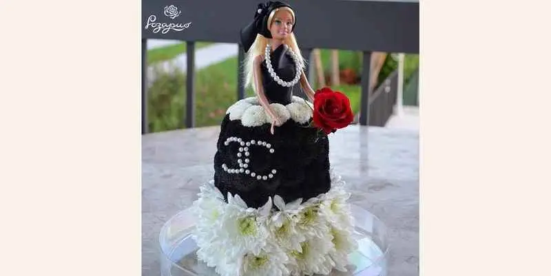 Игрушка из цветов - Барби