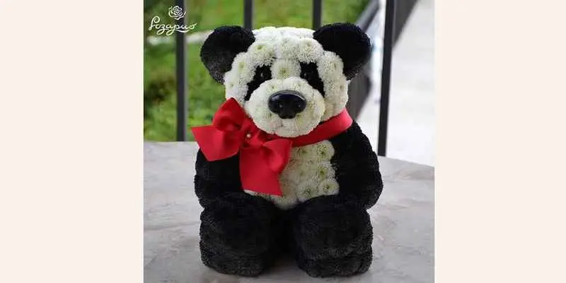 Игрушка из цветов - Панда